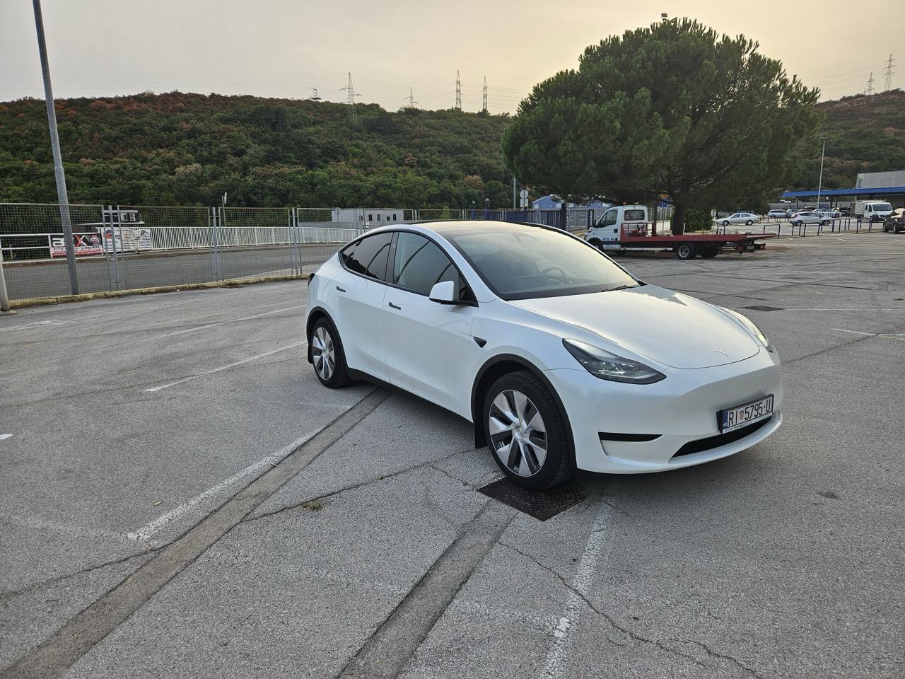 Tesla Model Y SUV automatik, fotografija 9