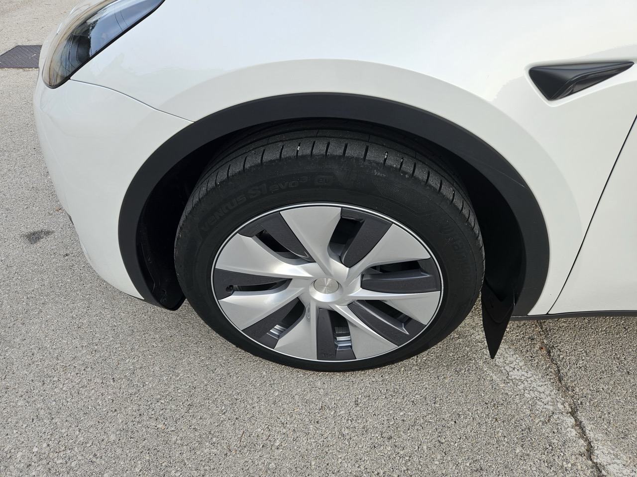 Tesla Model Y SUV automatik, fotografija 16