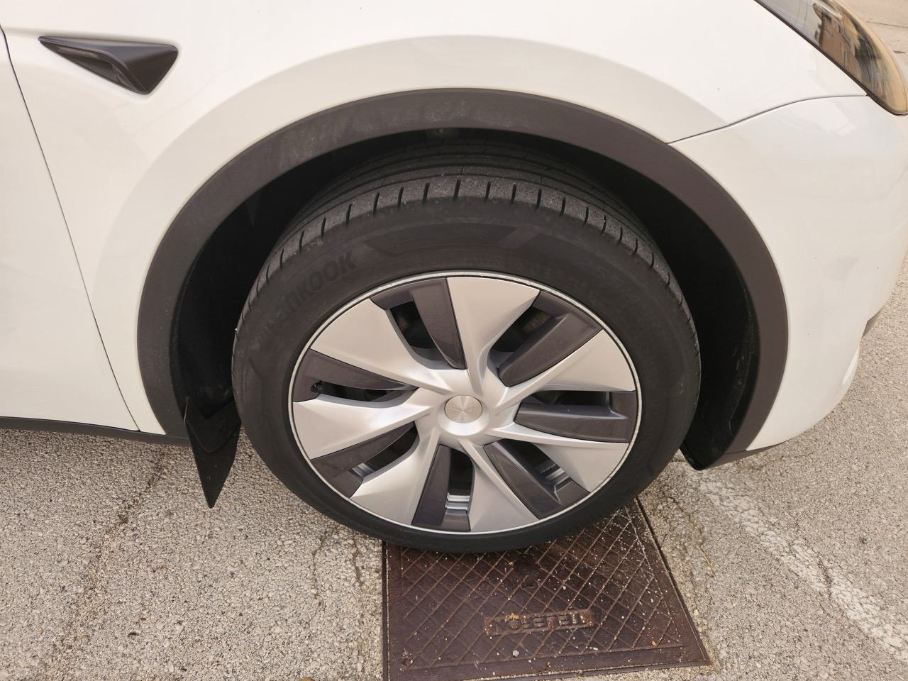 Tesla Model Y SUV automatik, fotografija 17