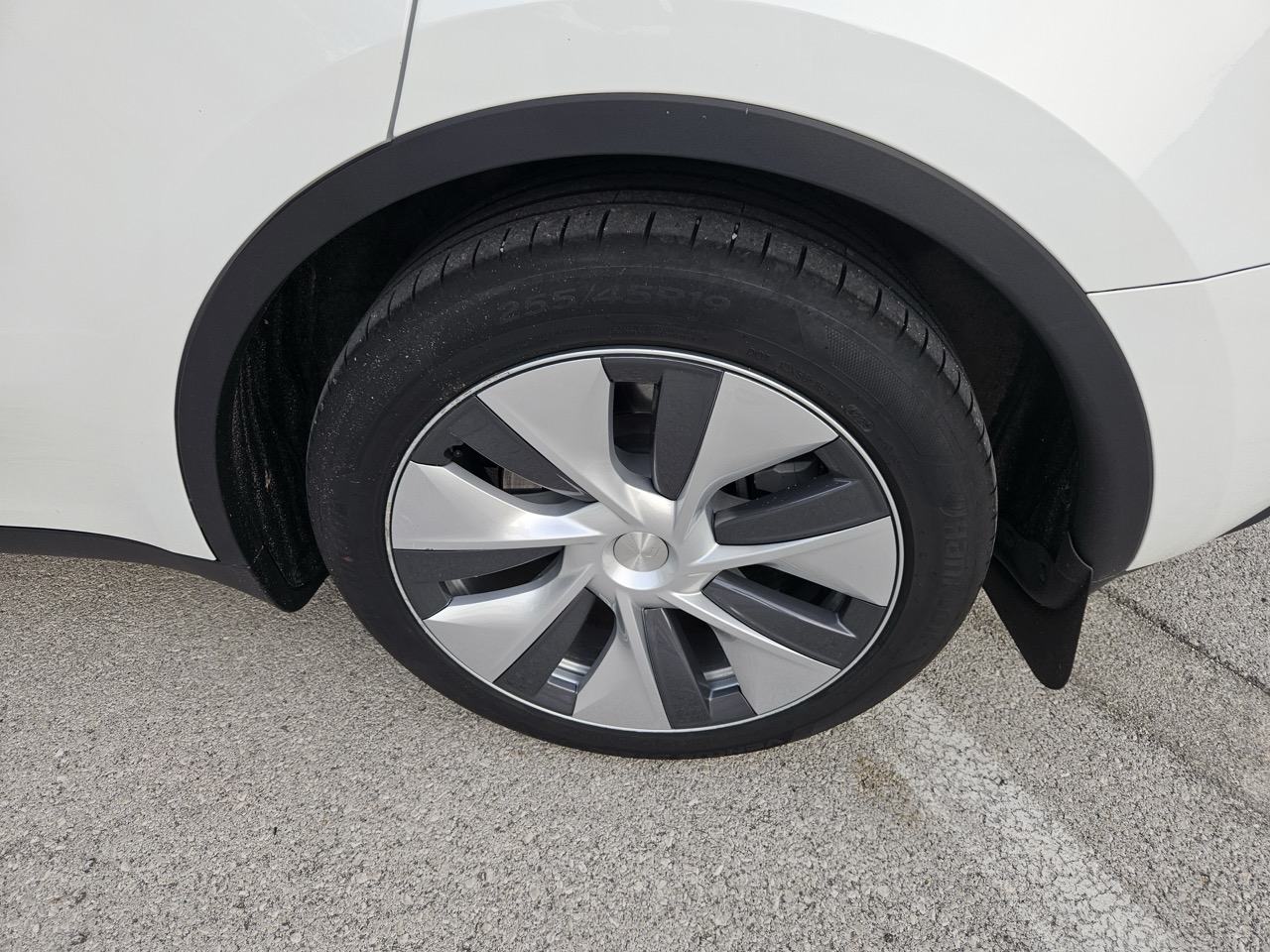 Tesla Model Y SUV automatik, fotografija 18