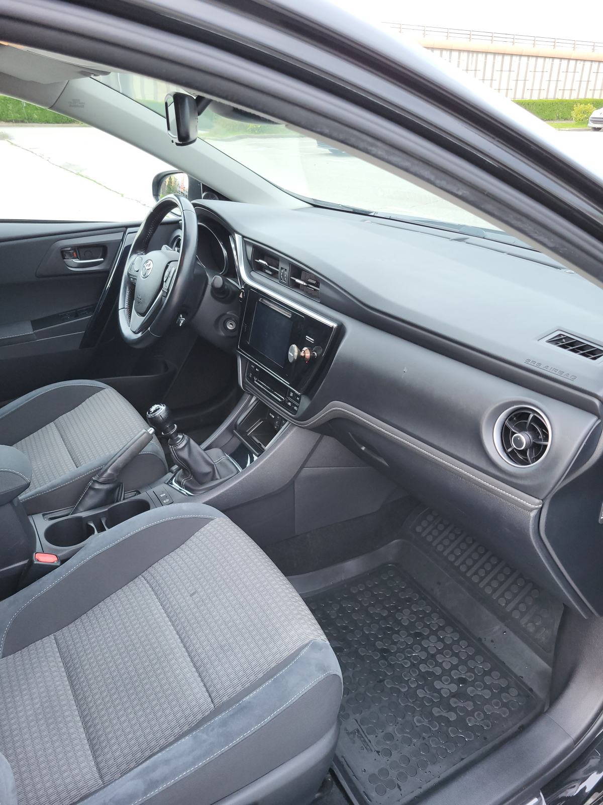 Toyota Auris 1,2, fotografija 2