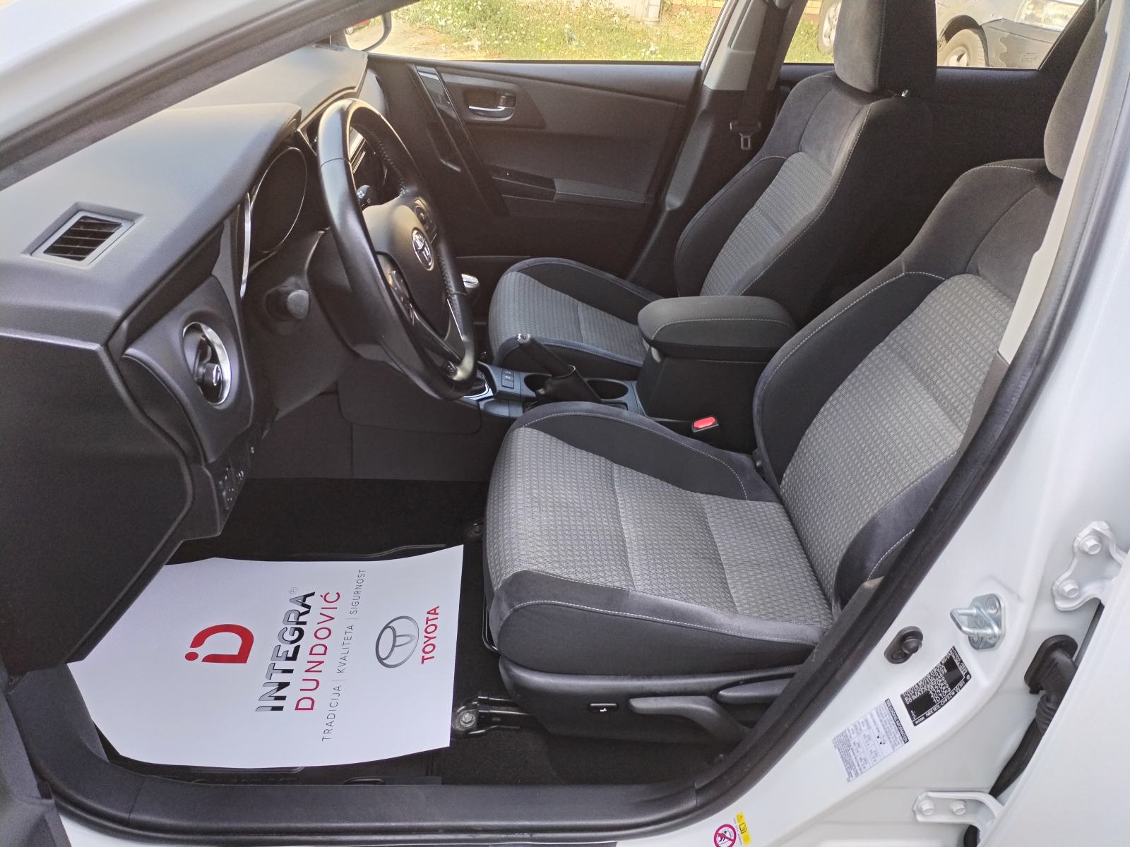 Toyota Auris 1,2 Turbo, TOP STANJE, GARANCIJA 1 GOD., SERVISIRAN, fotografija 14