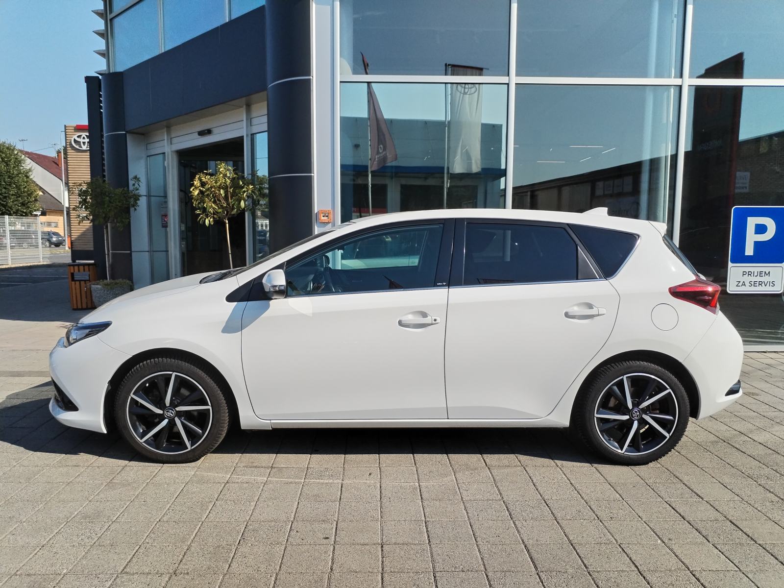 Toyota Auris 1,2 Turbo, TOP STANJE, GARANCIJA 1 GOD., SERVISIRAN, fotografija 4