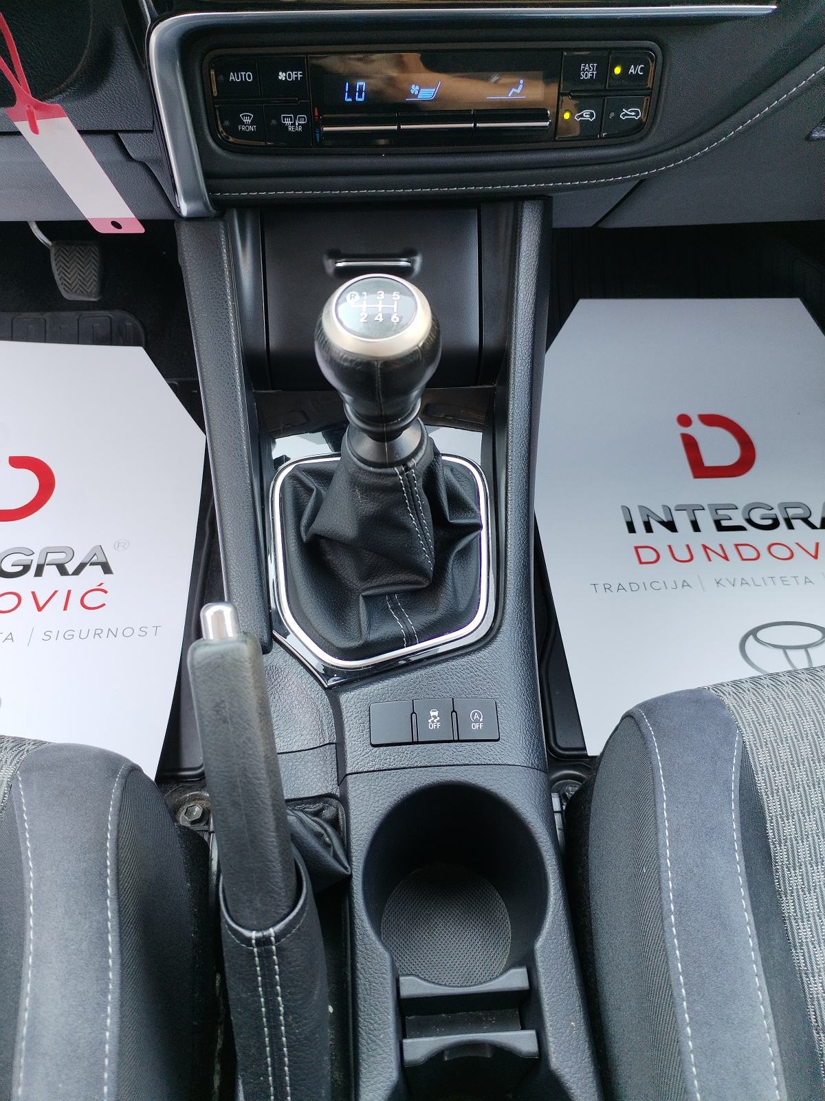 Toyota Auris 1,2 Turbo, TOP STANJE, GARANCIJA 1 GOD., SERVISIRAN, fotografija 20