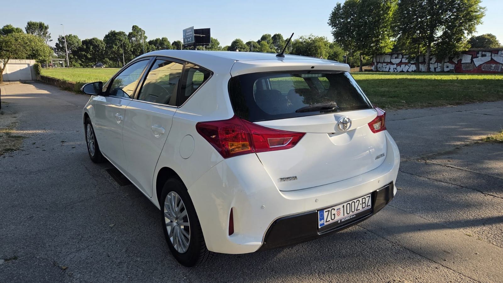 Toyota Auris 1,4 D-4D automatik, fotografija 8