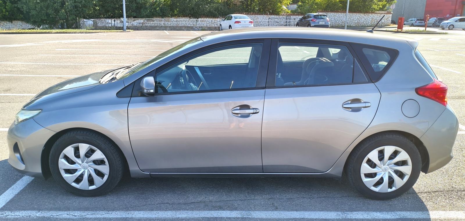 Toyota Auris 1,4 D-4D (kuka + krovni nosači) reg. 06/27, fotografija 2