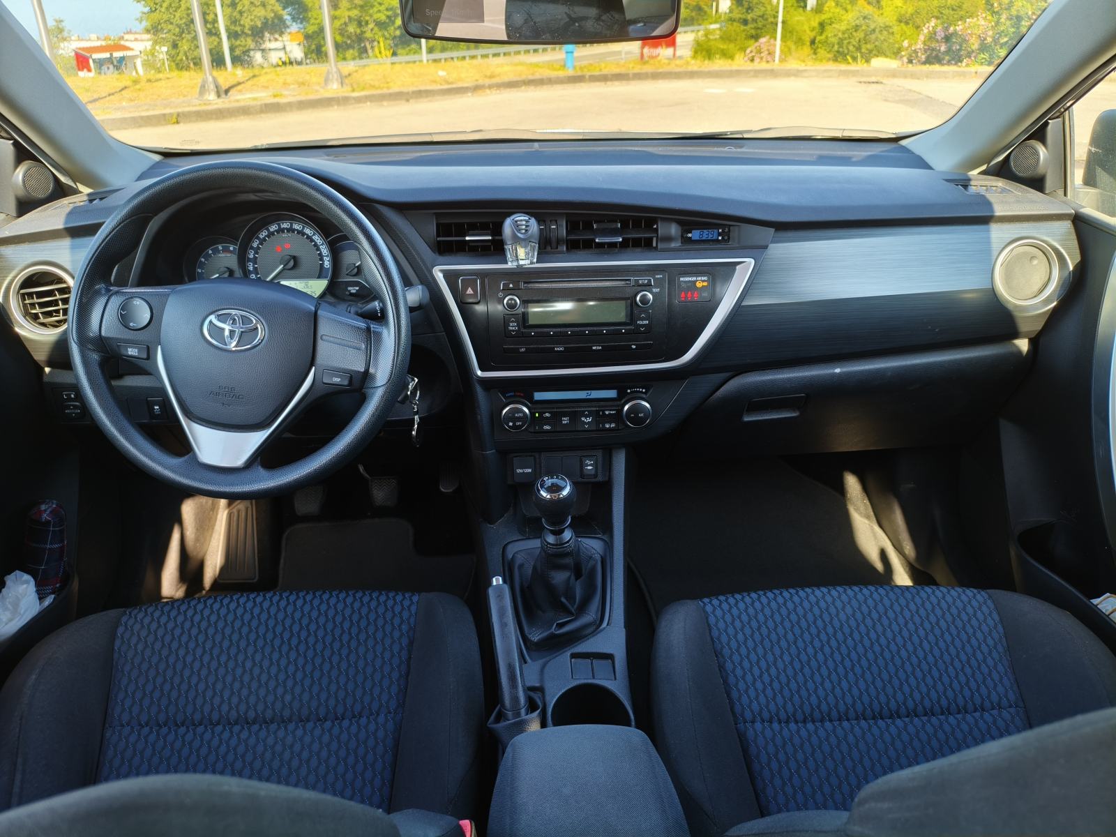Toyota Auris 1,4 D-4D (kuka + krovni nosači) reg. 06/27, fotografija 7