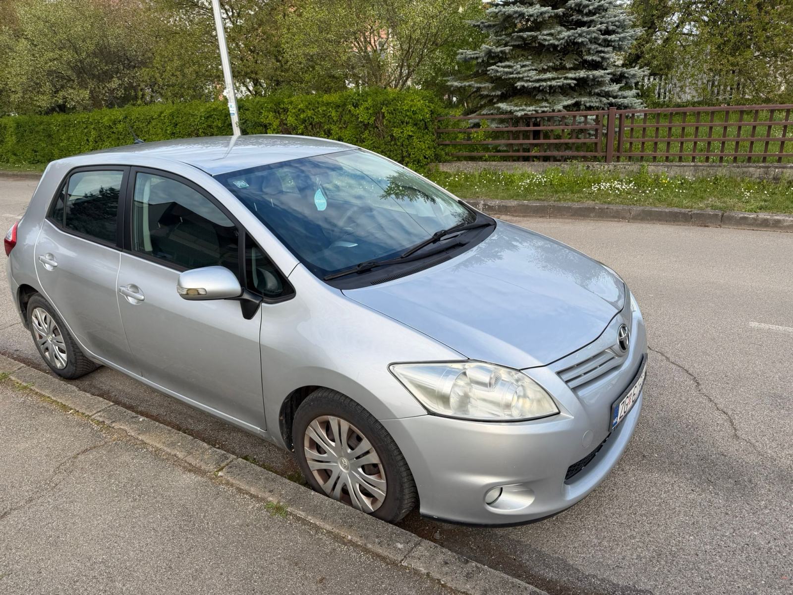 Toyota Auris 1,4 D-4D, fotografija 2