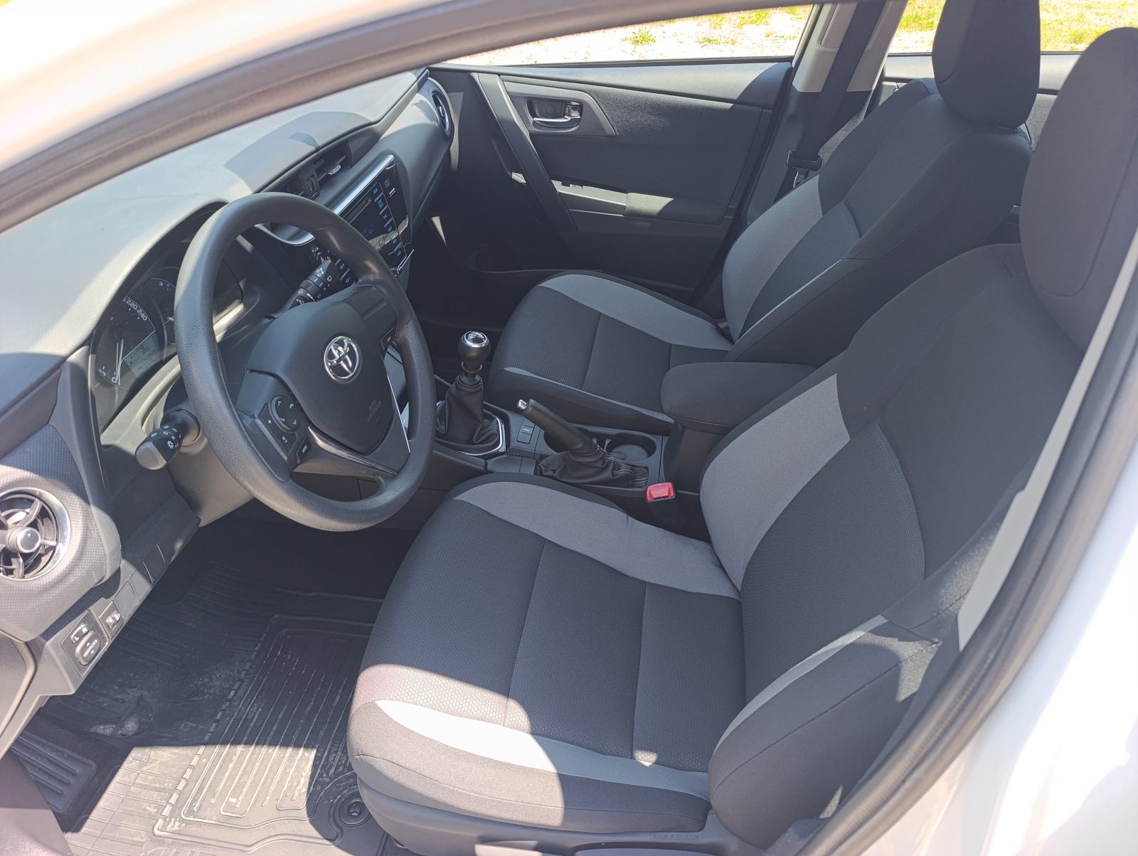 Toyota Auris 1,4 D-4D, fotografija 8