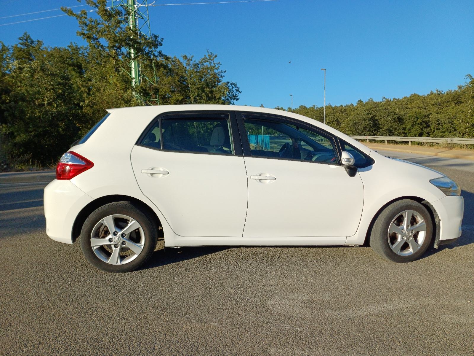 Toyota Auris 1,4 D-4D, fotografija 2