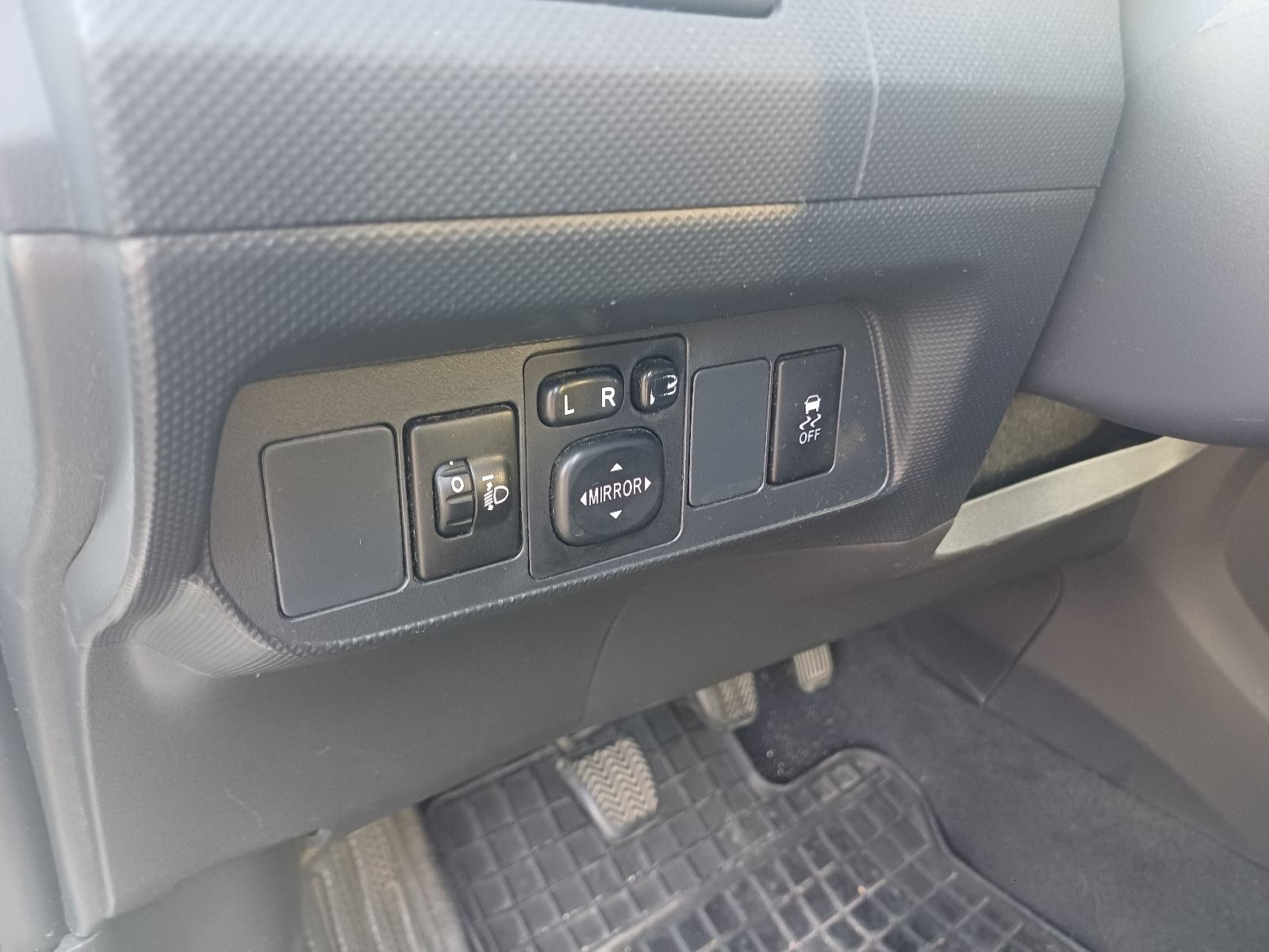 Toyota Auris 1,4 D-4D, fotografija 13