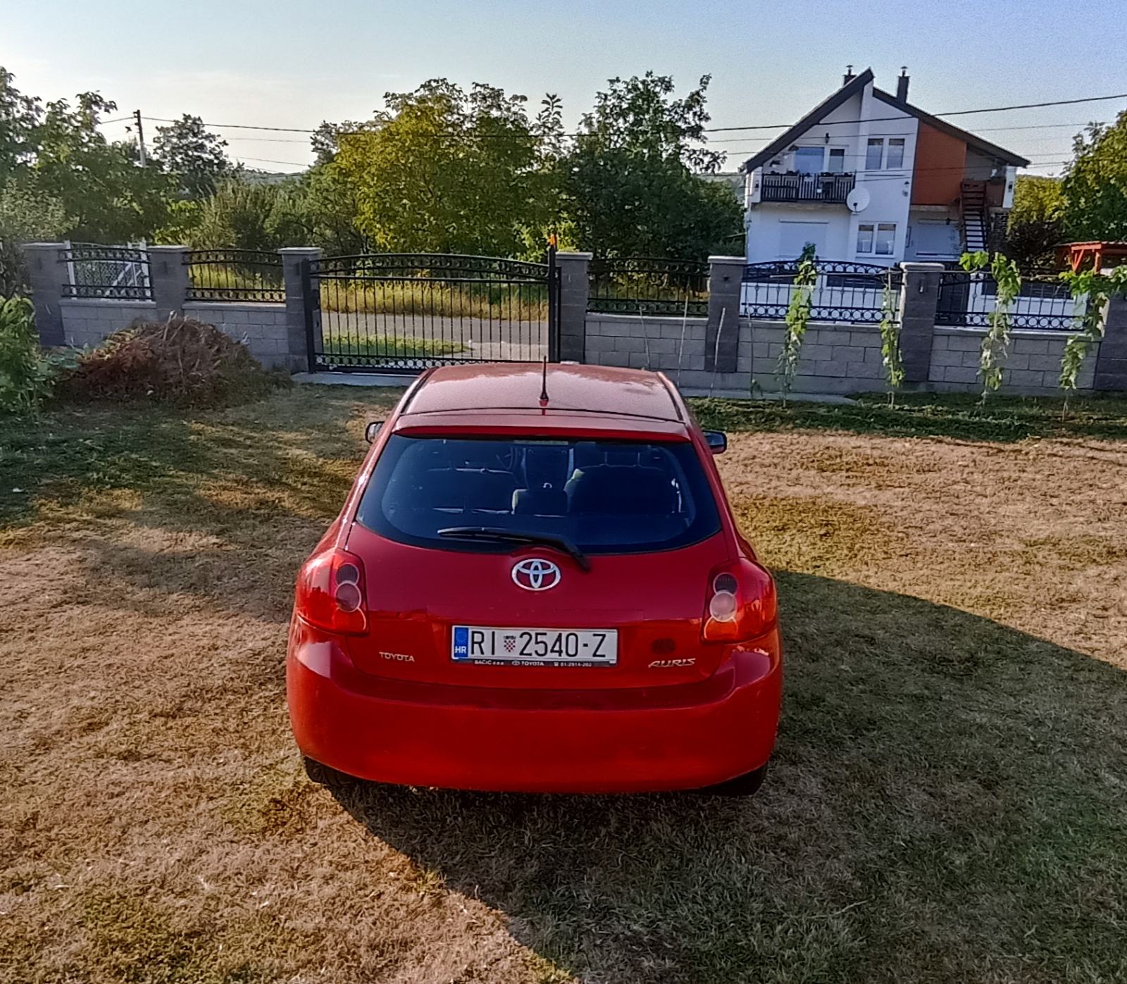 Toyota Auris 1,4 VVT-i Kupljen nov u HR, mehanički top, prilika!, fotografija 2