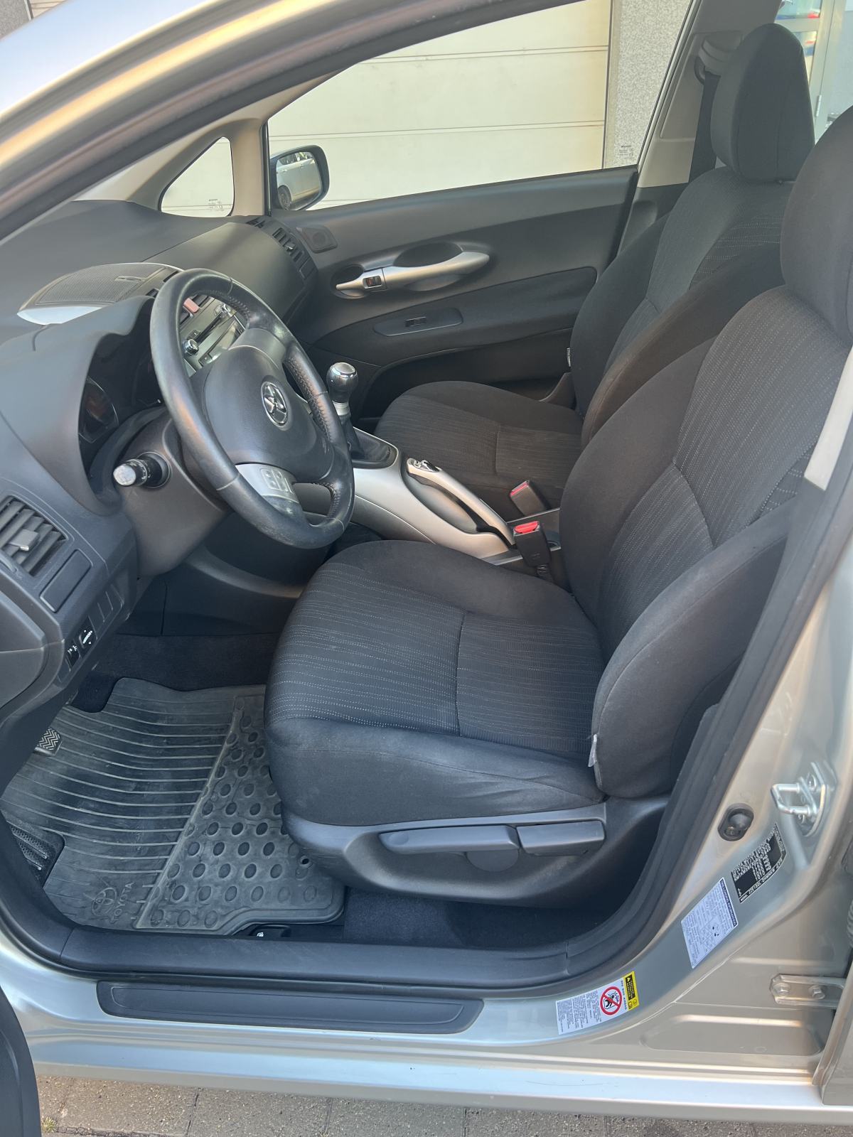 Toyota Auris 1,4 VVT-i, fotografija 7