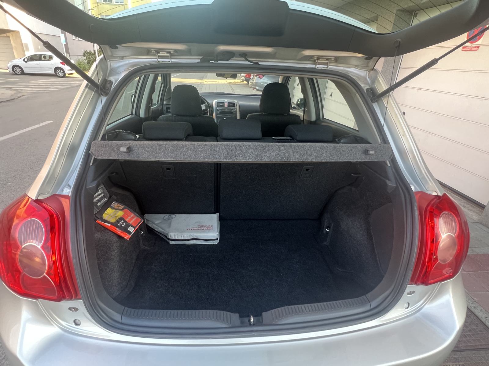 Toyota Auris 1,4 VVT-i, fotografija 9