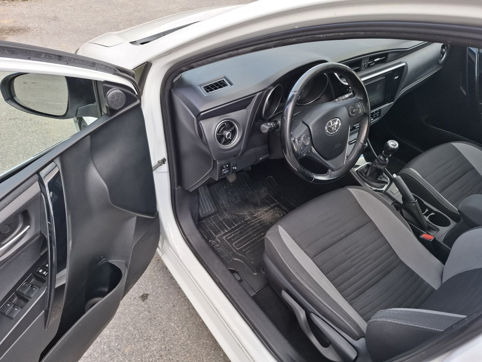 Toyota Auris 1,6, fotografija 8