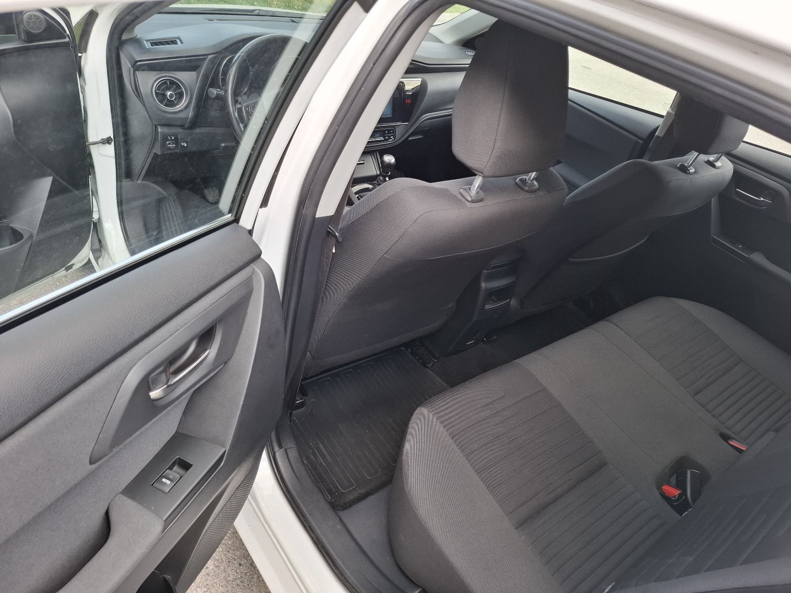 Toyota Auris 1,6, fotografija 9