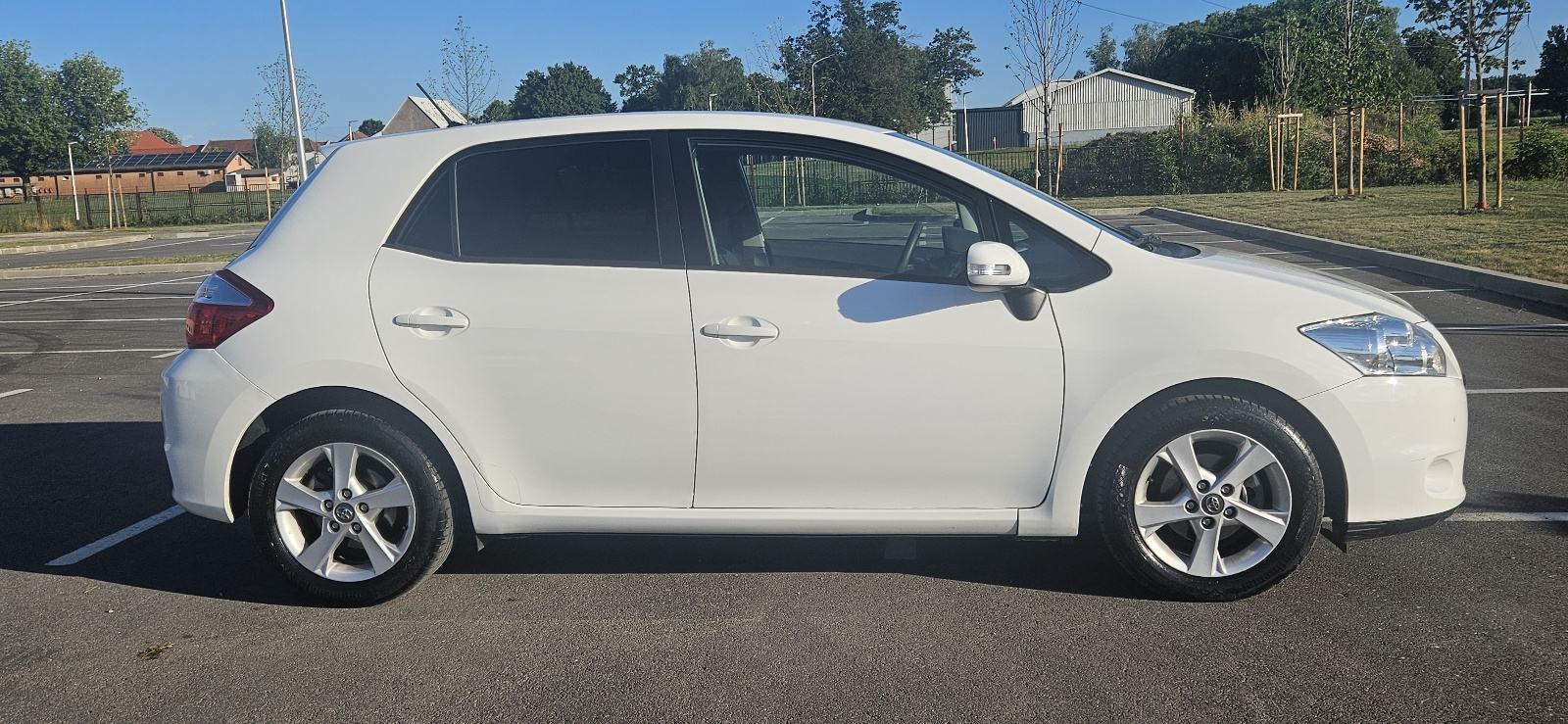 Toyota Auris 1,6 Sol automatik SAMO 98 000 KILOMETARA HR VOZILO, fotografija 3