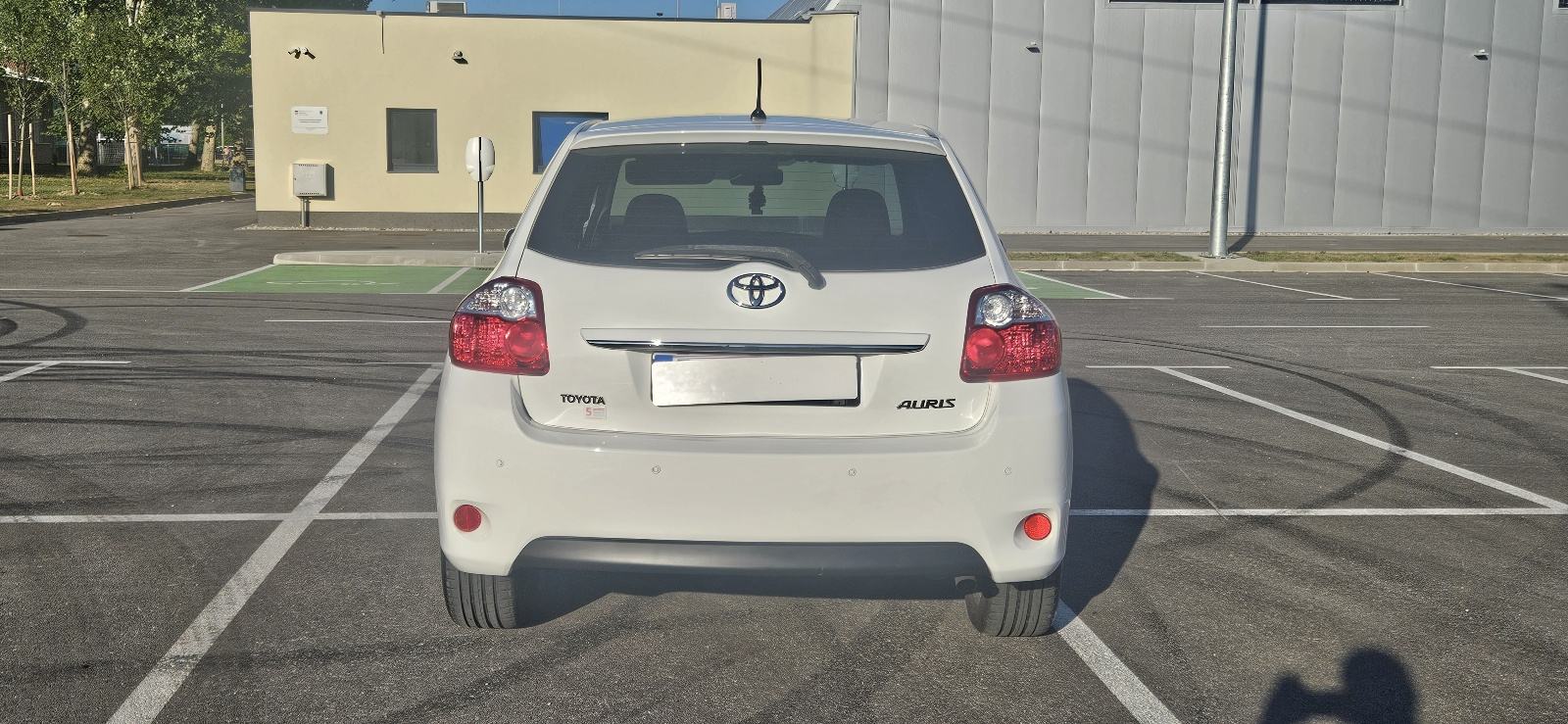 Toyota Auris 1,6 Sol automatik SAMO 98 000 KILOMETARA HR VOZILO, fotografija 9