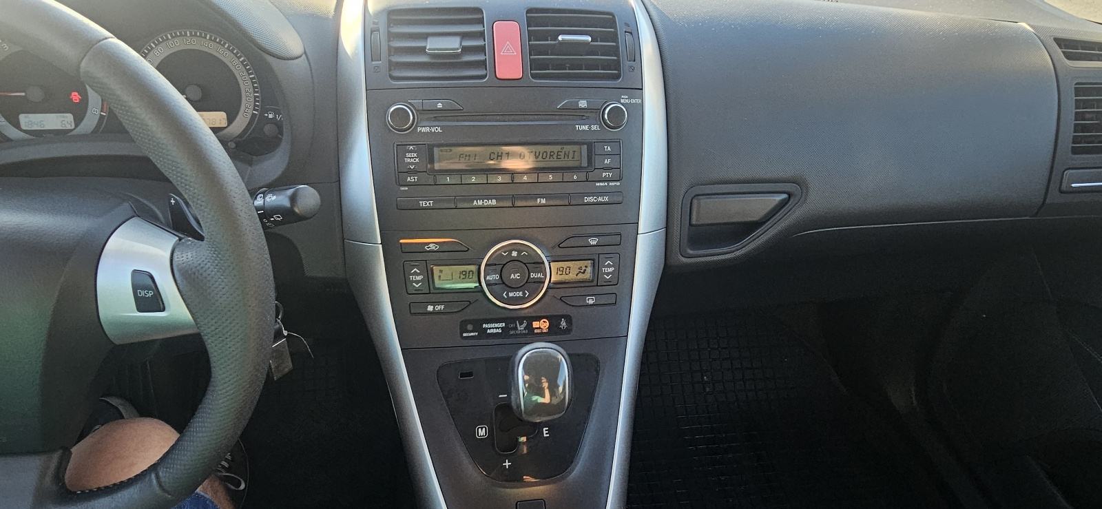 Toyota Auris 1,6 Sol automatik SAMO 98 000 KILOMETARA HR VOZILO, fotografija 12