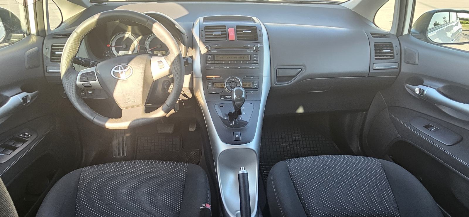 Toyota Auris 1,6 Sol automatik SAMO 98 000 KILOMETARA HR VOZILO, fotografija 15