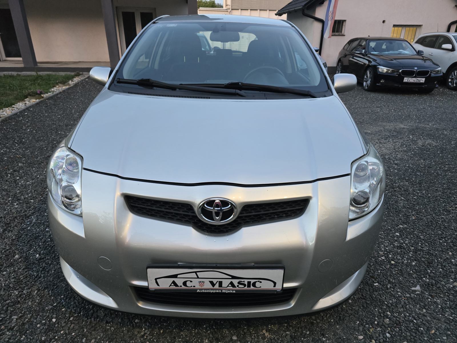 Toyota Auris 1,6 VVT-i Sol AUTOMATIK-NIJE UVOZ,SERVISNA, fotografija 2