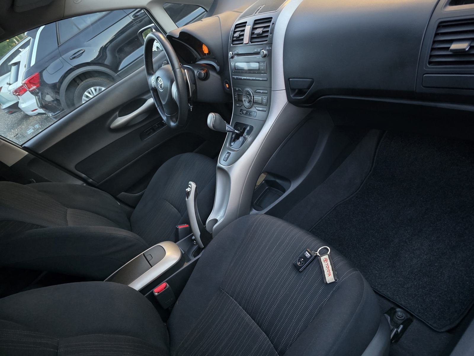 Toyota Auris 1,6 VVT-i Sol AUTOMATIK-NIJE UVOZ,SERVISNA, fotografija 11