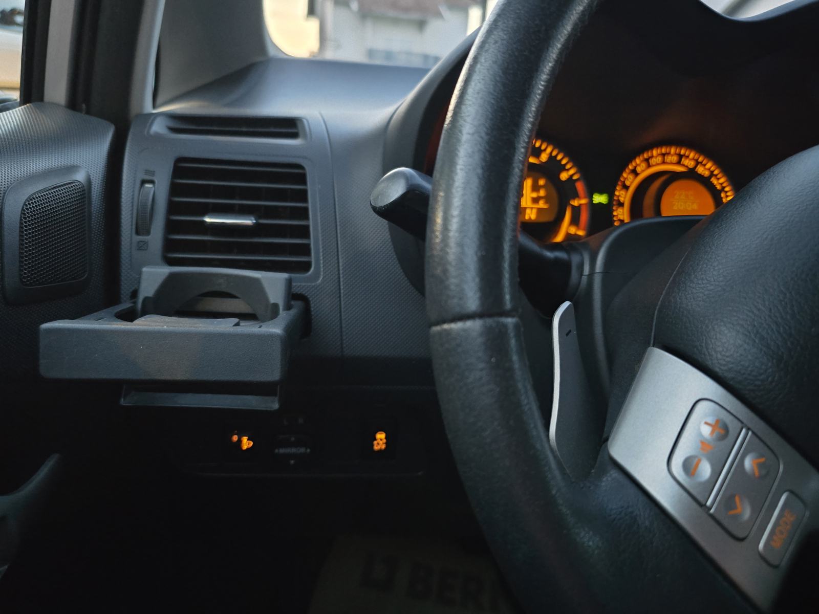 Toyota Auris 1,6 VVT-i Sol AUTOMATIK-NIJE UVOZ,SERVISNA, fotografija 19