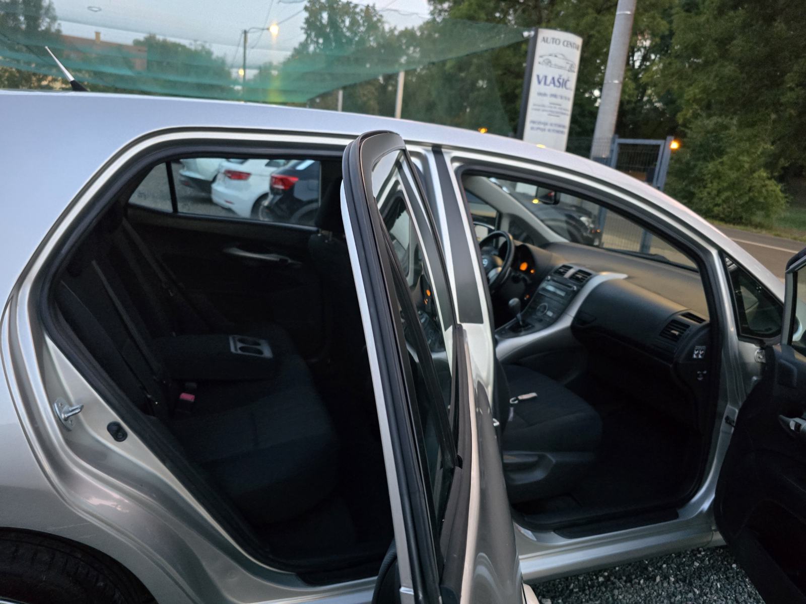 Toyota Auris 1,6 VVT-i Sol AUTOMATIK-NIJE UVOZ,SERVISNA, fotografija 12