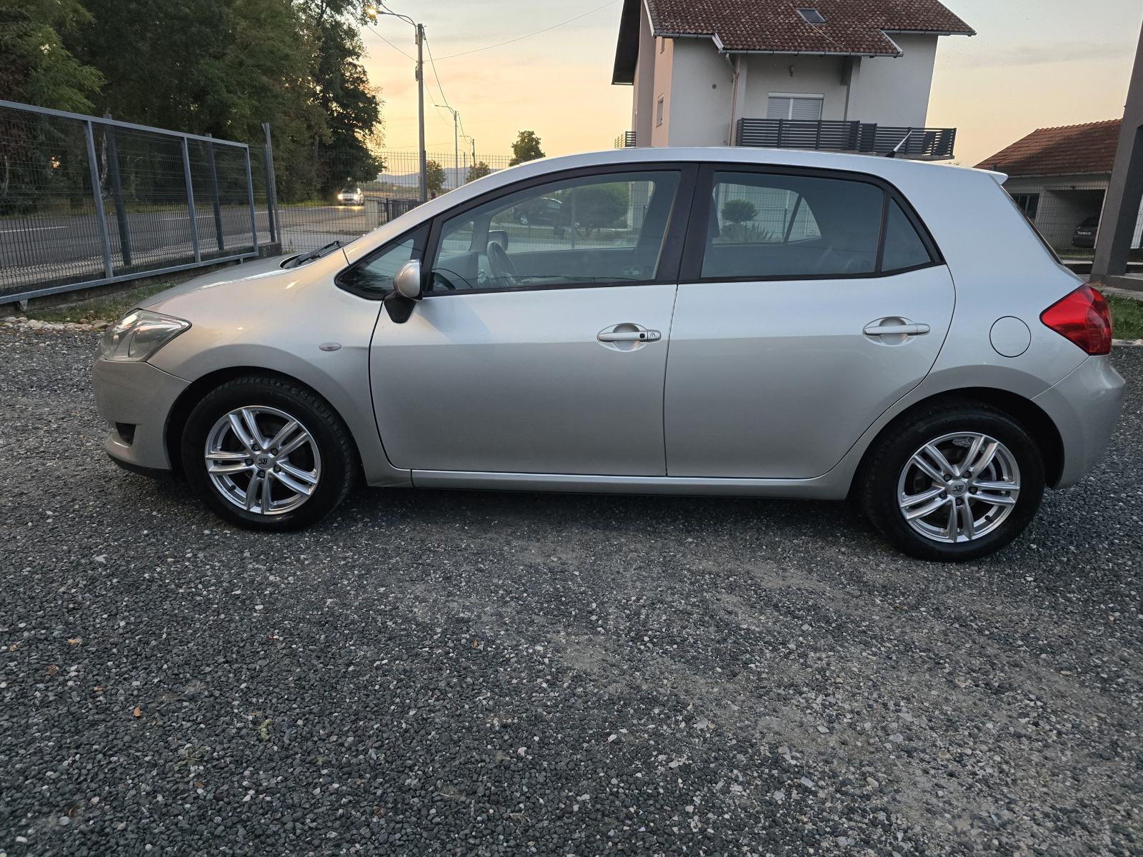 Toyota Auris 1,6 VVT-i Sol AUTOMATIK-NIJE UVOZ,SERVISNA, fotografija 4