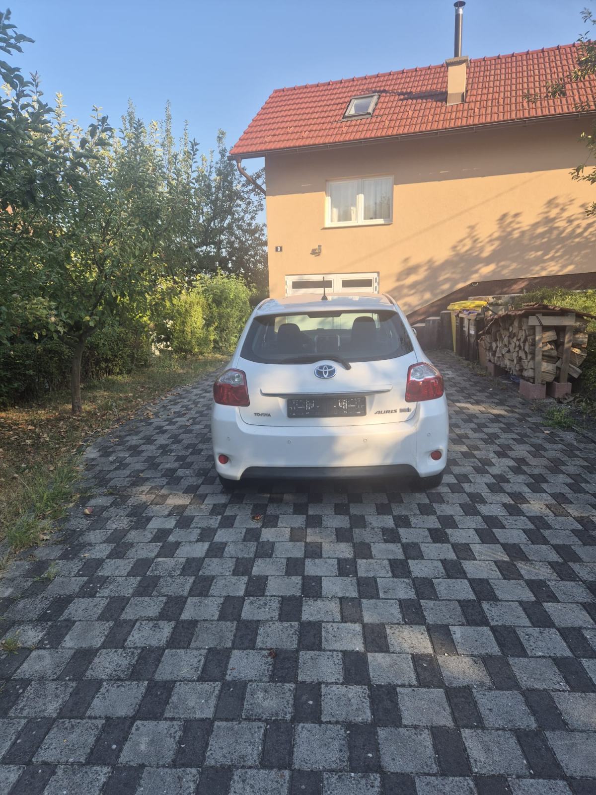 Toyota Auris 1,8 HSD automatik, fotografija 9