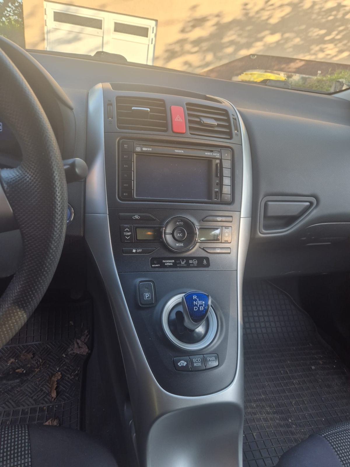 Toyota Auris 1,8 HSD automatik, fotografija 10