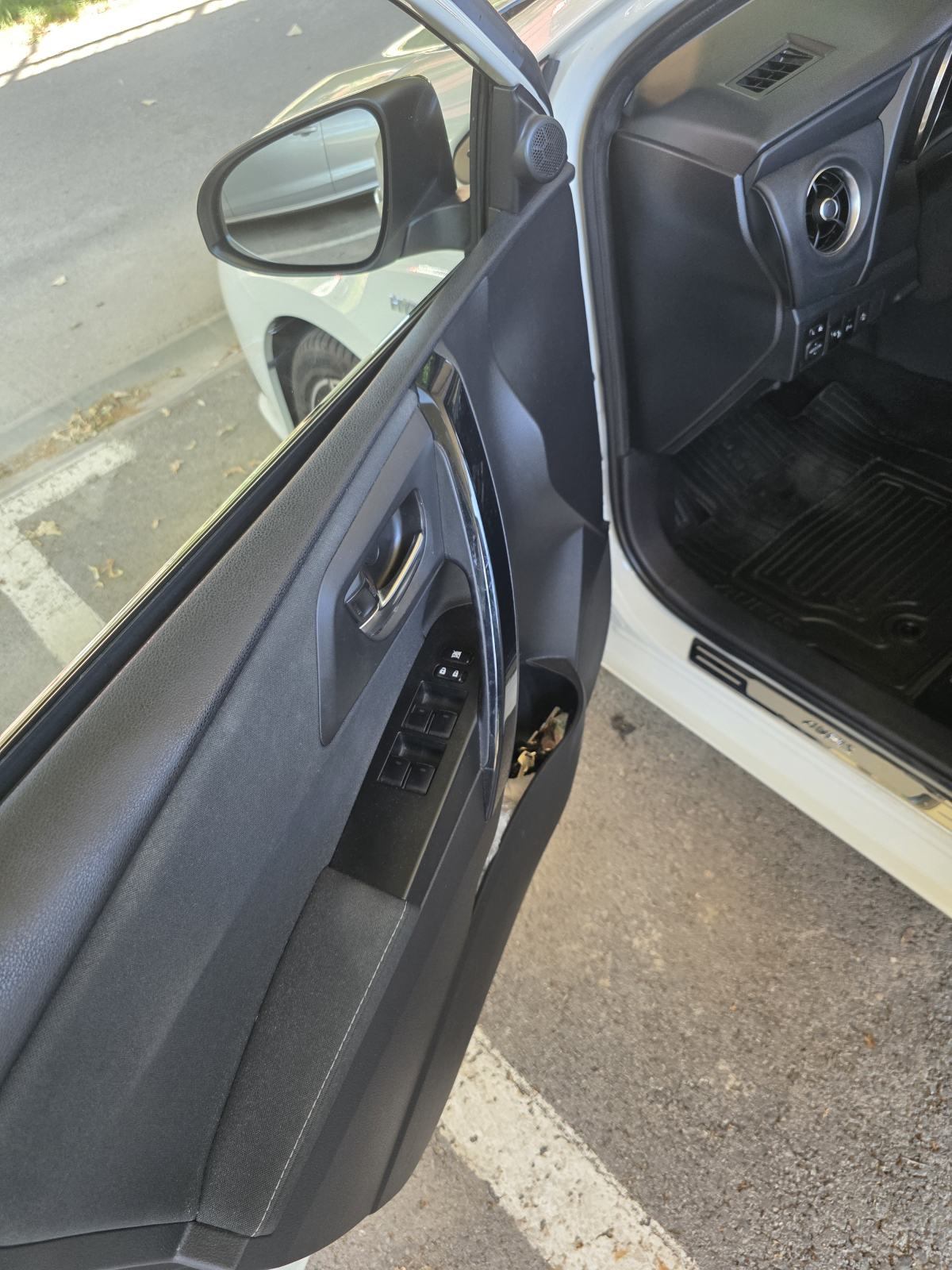 Toyota Auris 1,8 Hybrid VVT-i Black edition, automatik 2018.g., fotografija 8