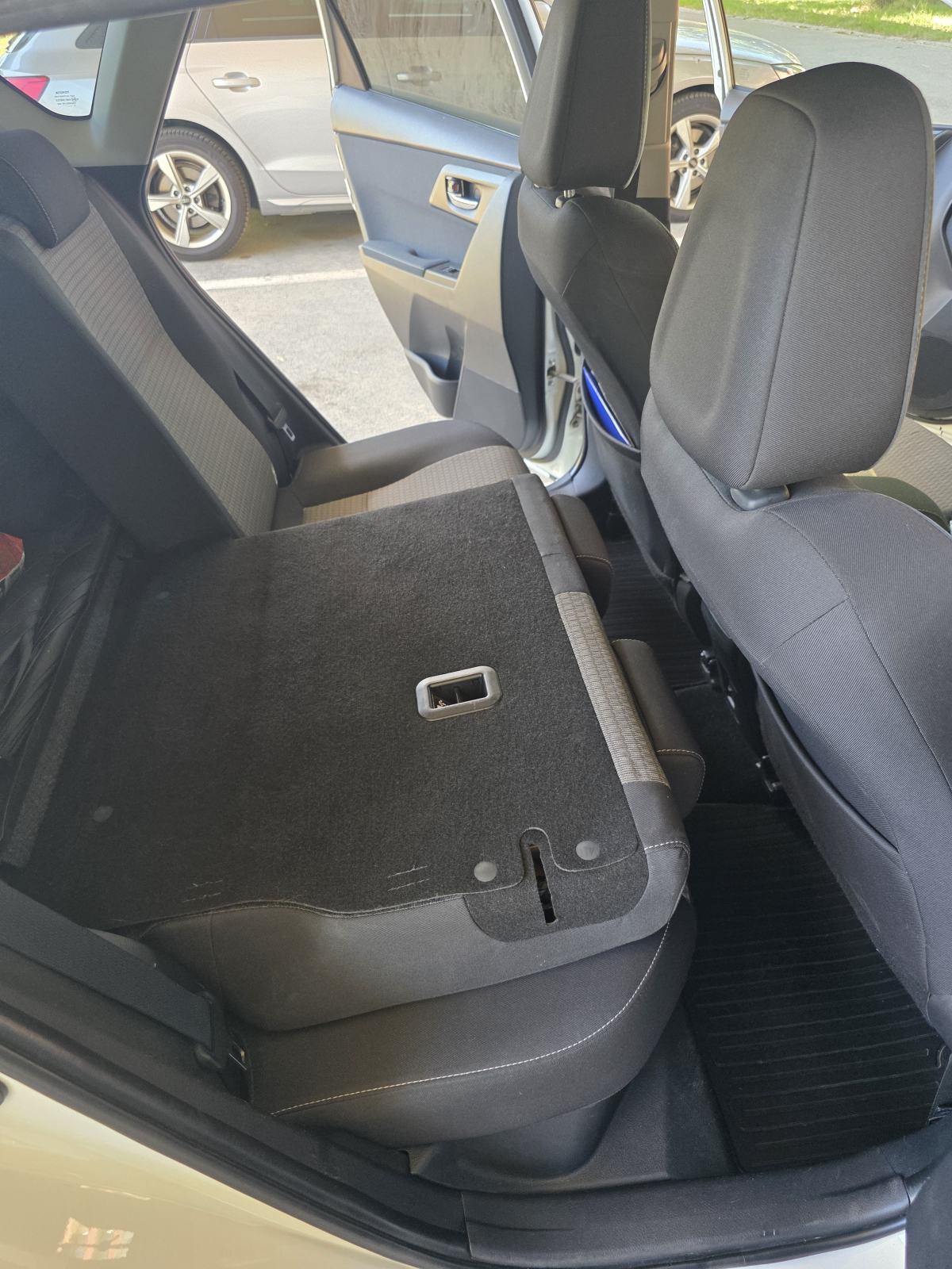 Toyota Auris 1,8 Hybrid VVT-i Black edition, automatik 2018.g., fotografija 10