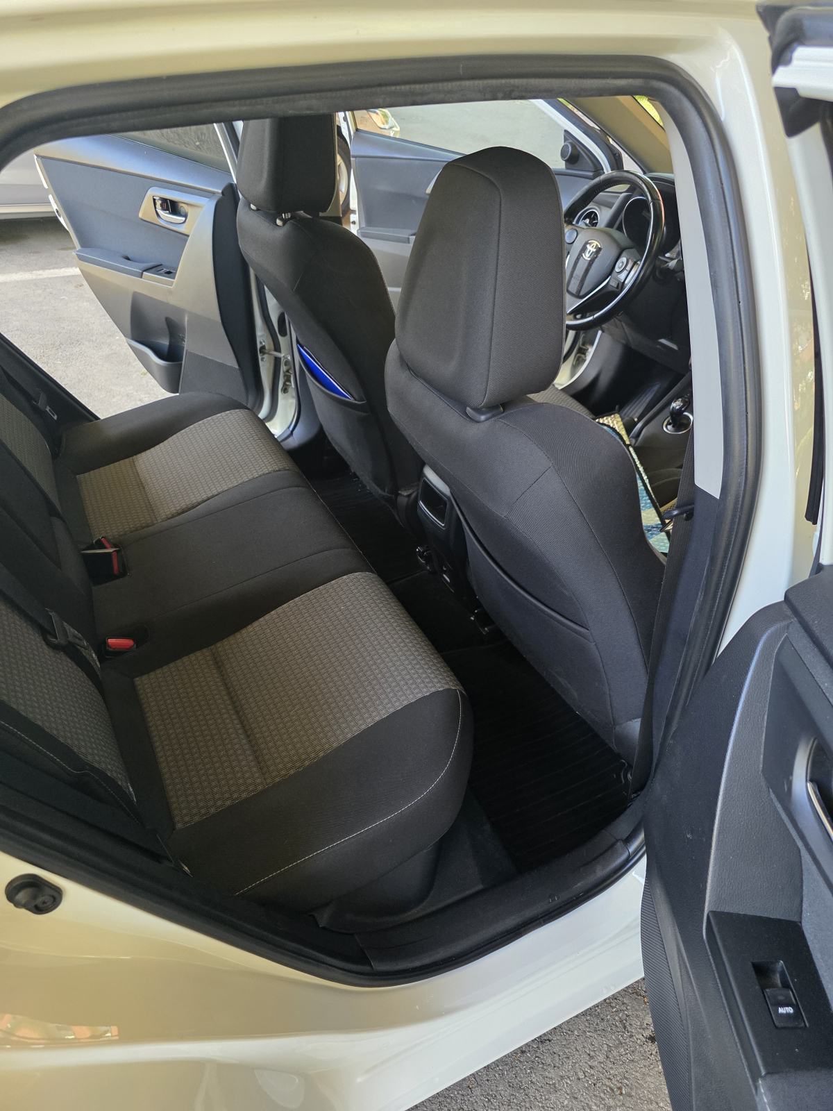 Toyota Auris 1,8 Hybrid VVT-i Black edition, automatik 2018.g., fotografija 11