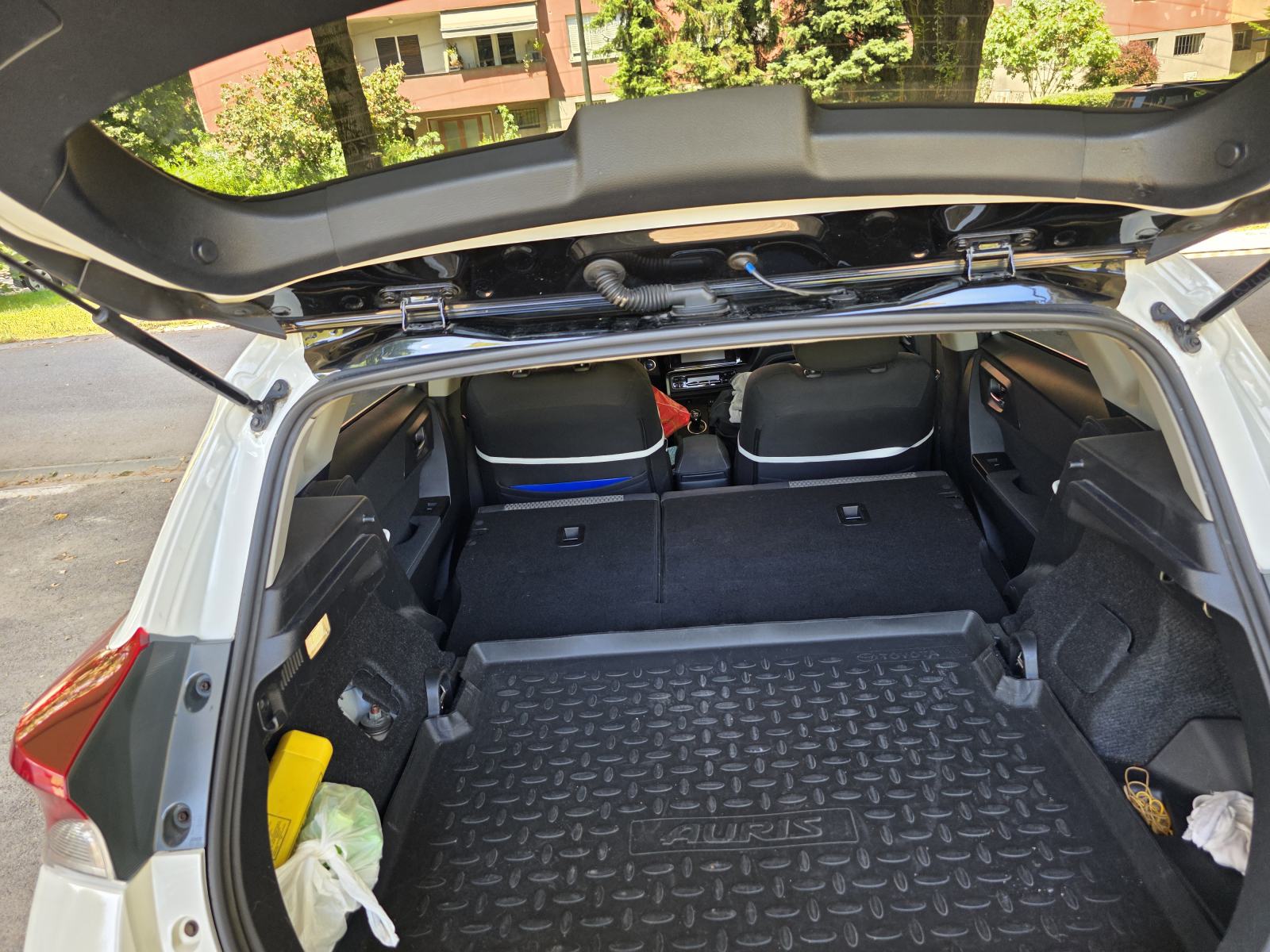 Toyota Auris 1,8 Hybrid VVT-i Black edition, automatik 2018.g., fotografija 12
