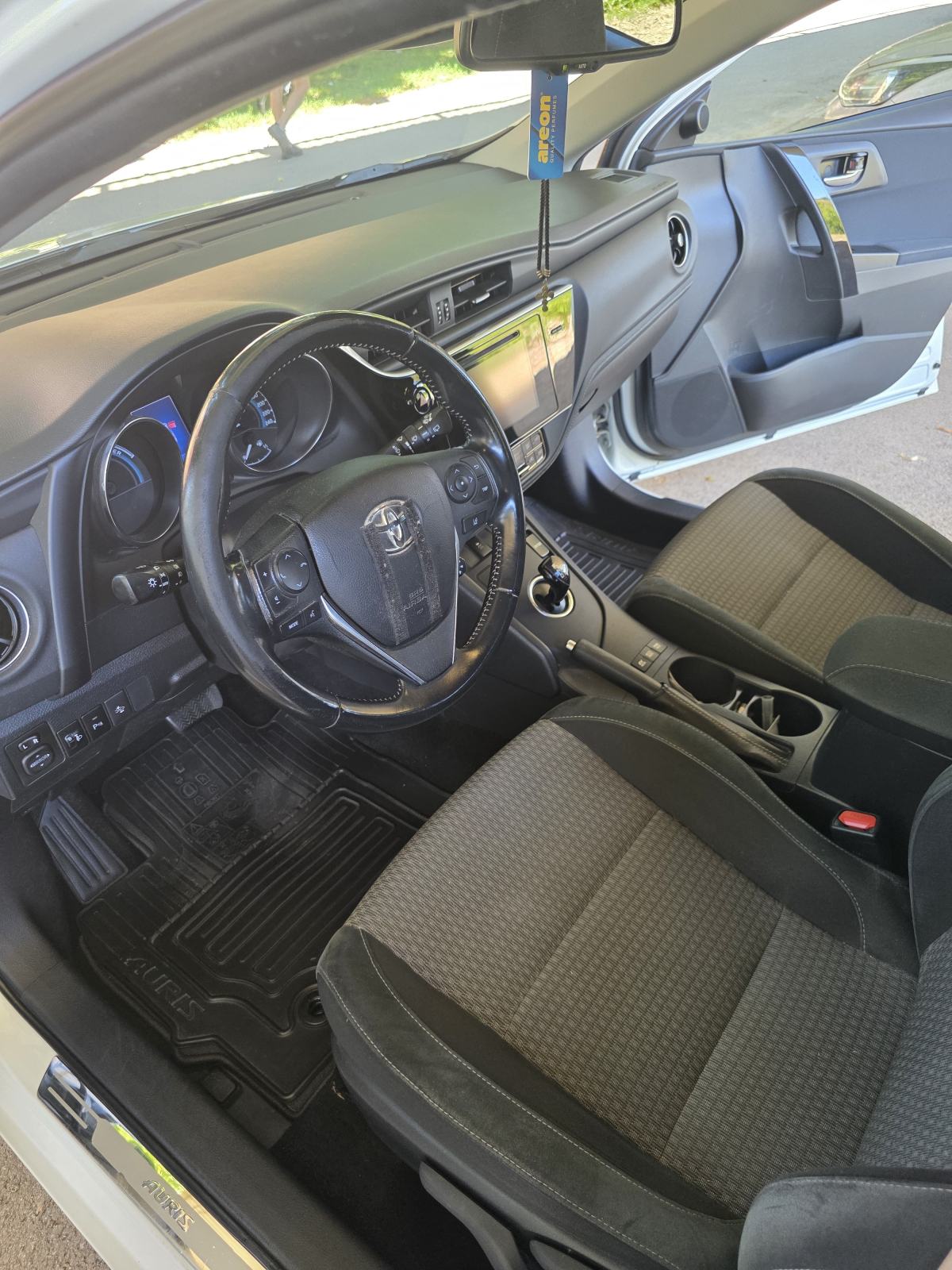 Toyota Auris 1,8 Hybrid VVT-i Black edition, automatik 2018.g., fotografija 14