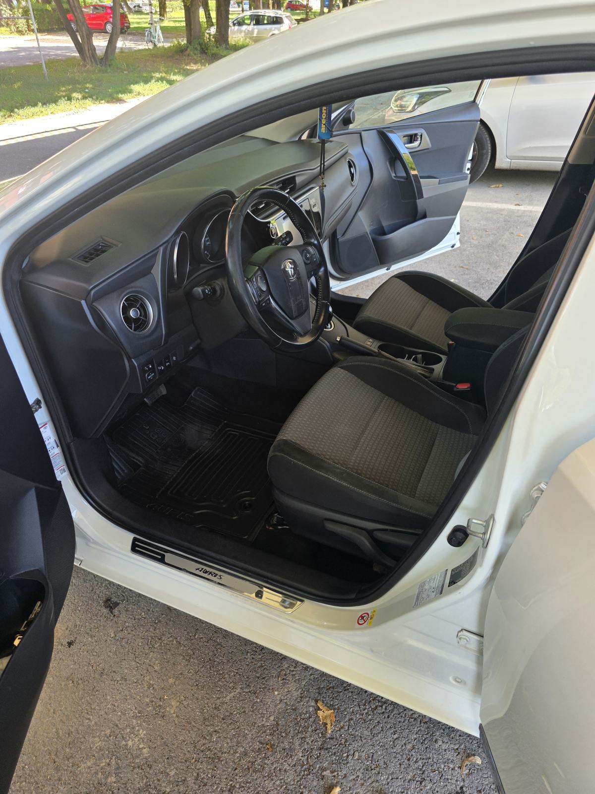 Toyota Auris 1,8 Hybrid VVT-i Black edition, automatik 2018.g., fotografija 15