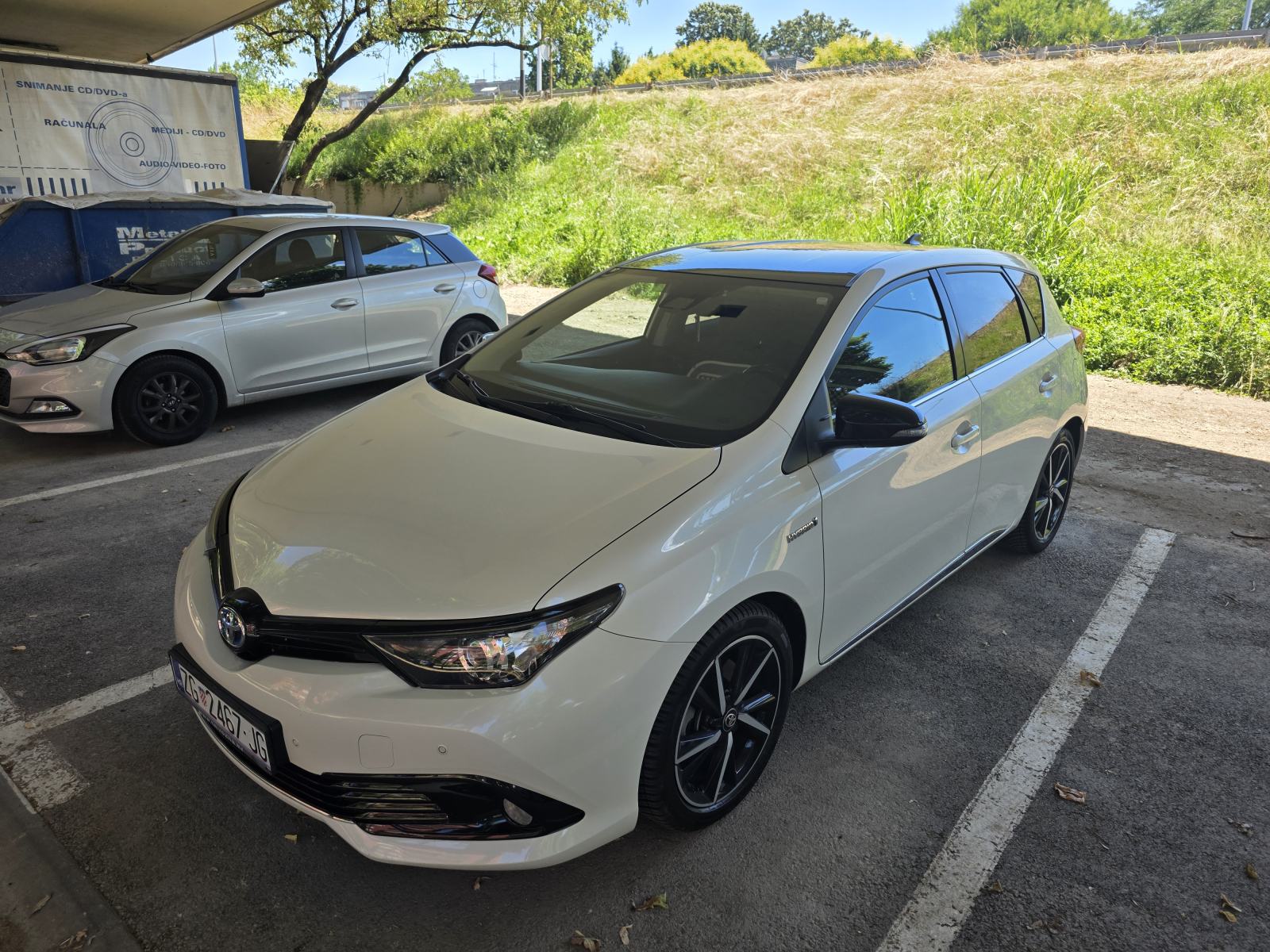 Toyota Auris 1,8 Hybrid VVT-i Black edition, automatik 2018.g., fotografija 3