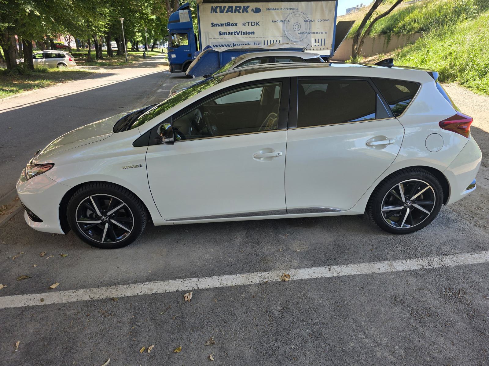 Toyota Auris 1,8 Hybrid VVT-i Black edition, automatik 2018.g., fotografija 5