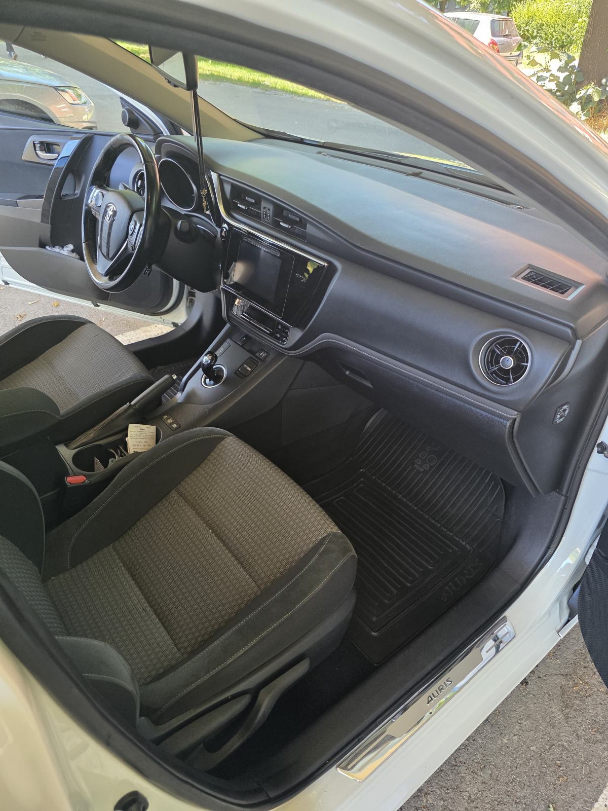 Toyota Auris 1,8 Hybrid VVT-i Black edition, automatik 2018.g., fotografija 16