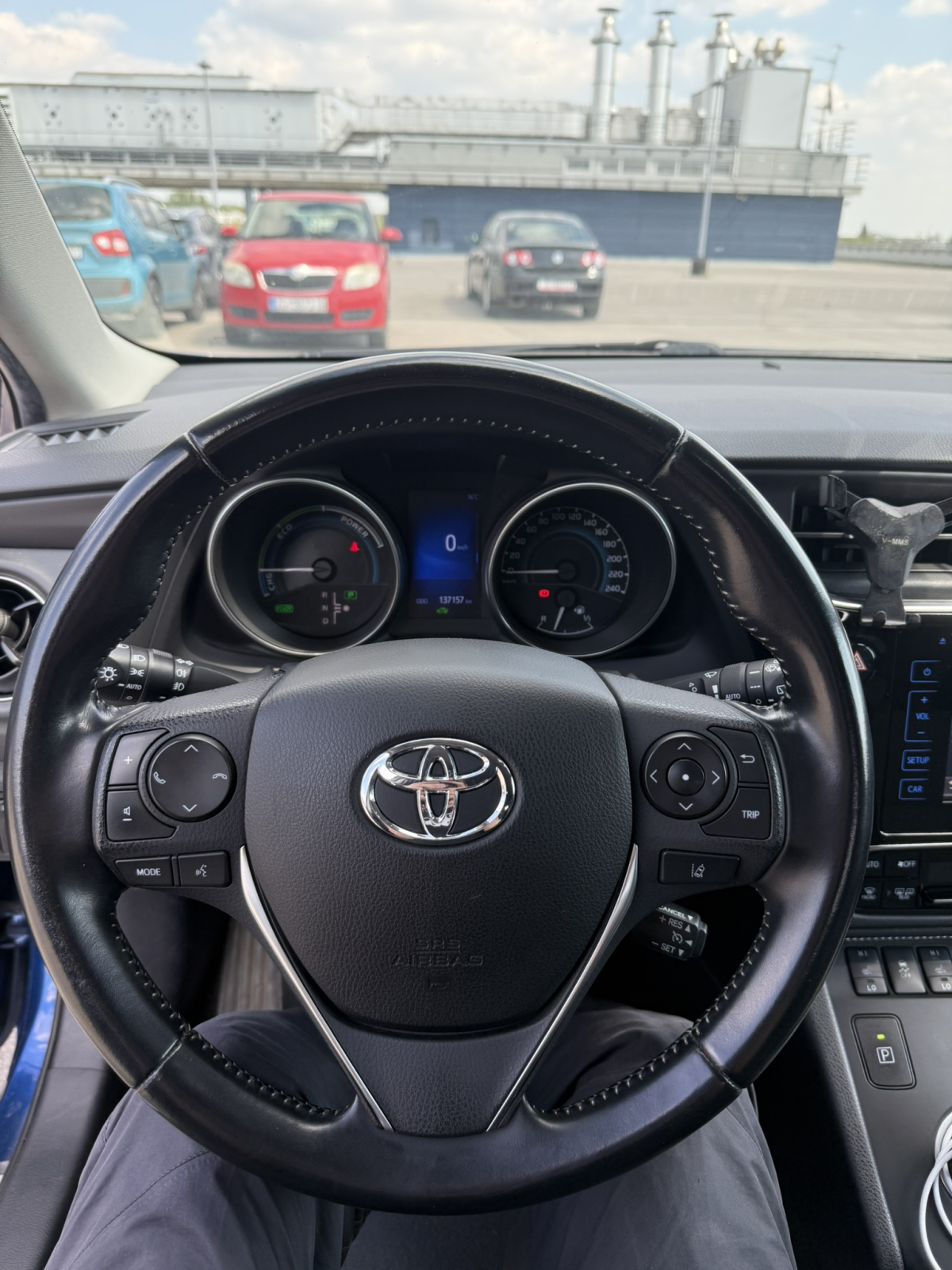 Toyota Auris 1,8 hybrid + zimski set guma, fotografija 6