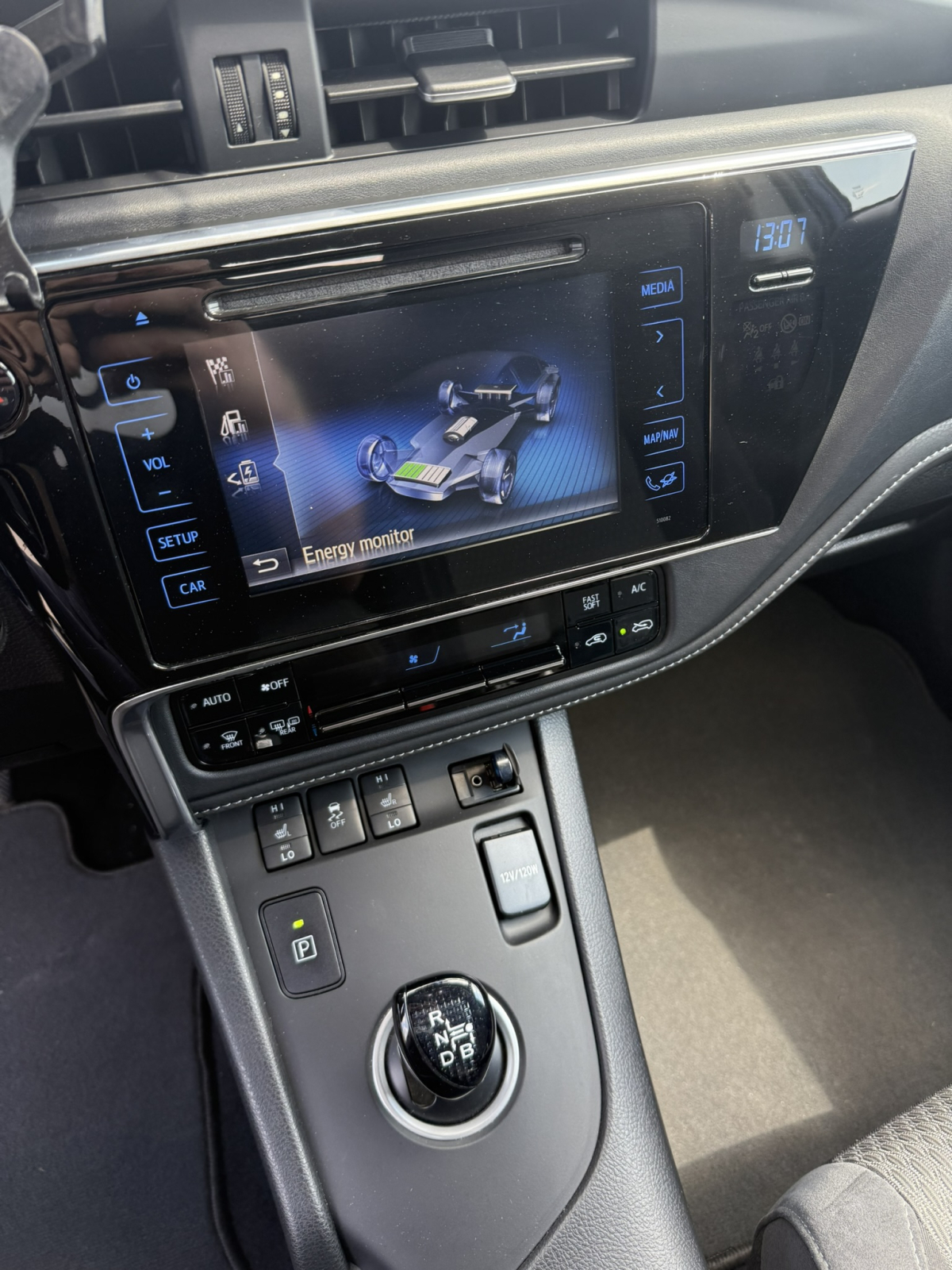 Toyota Auris 1,8 hybrid + zimski set guma, fotografija 9