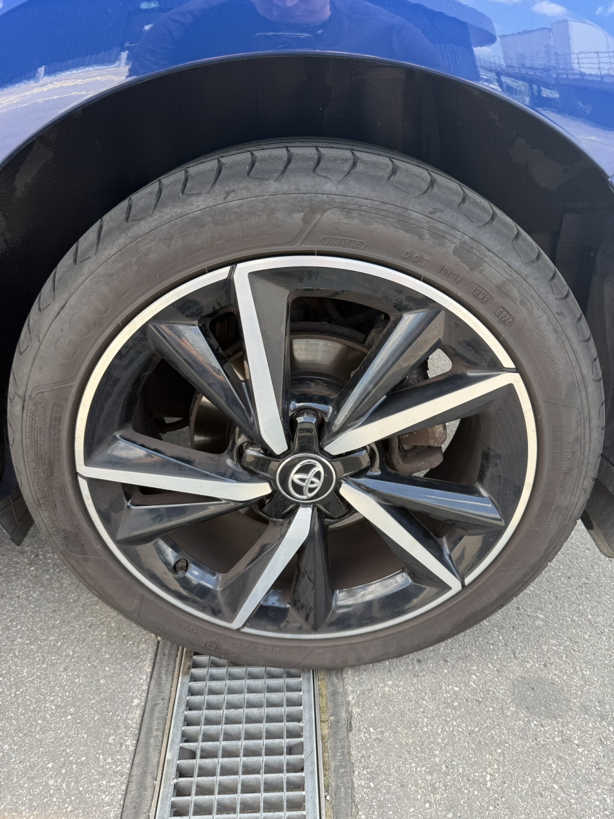 Toyota Auris 1,8 hybrid + zimski set guma, fotografija 16