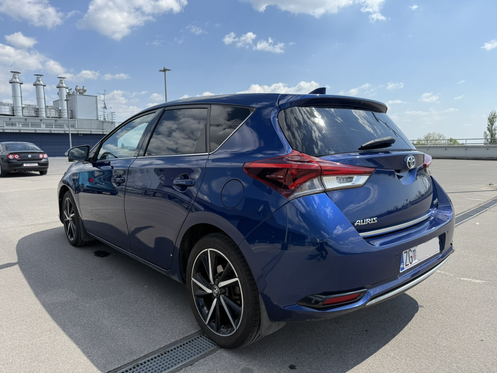Toyota Auris 1,8 hybrid + zimski set guma, fotografija 5