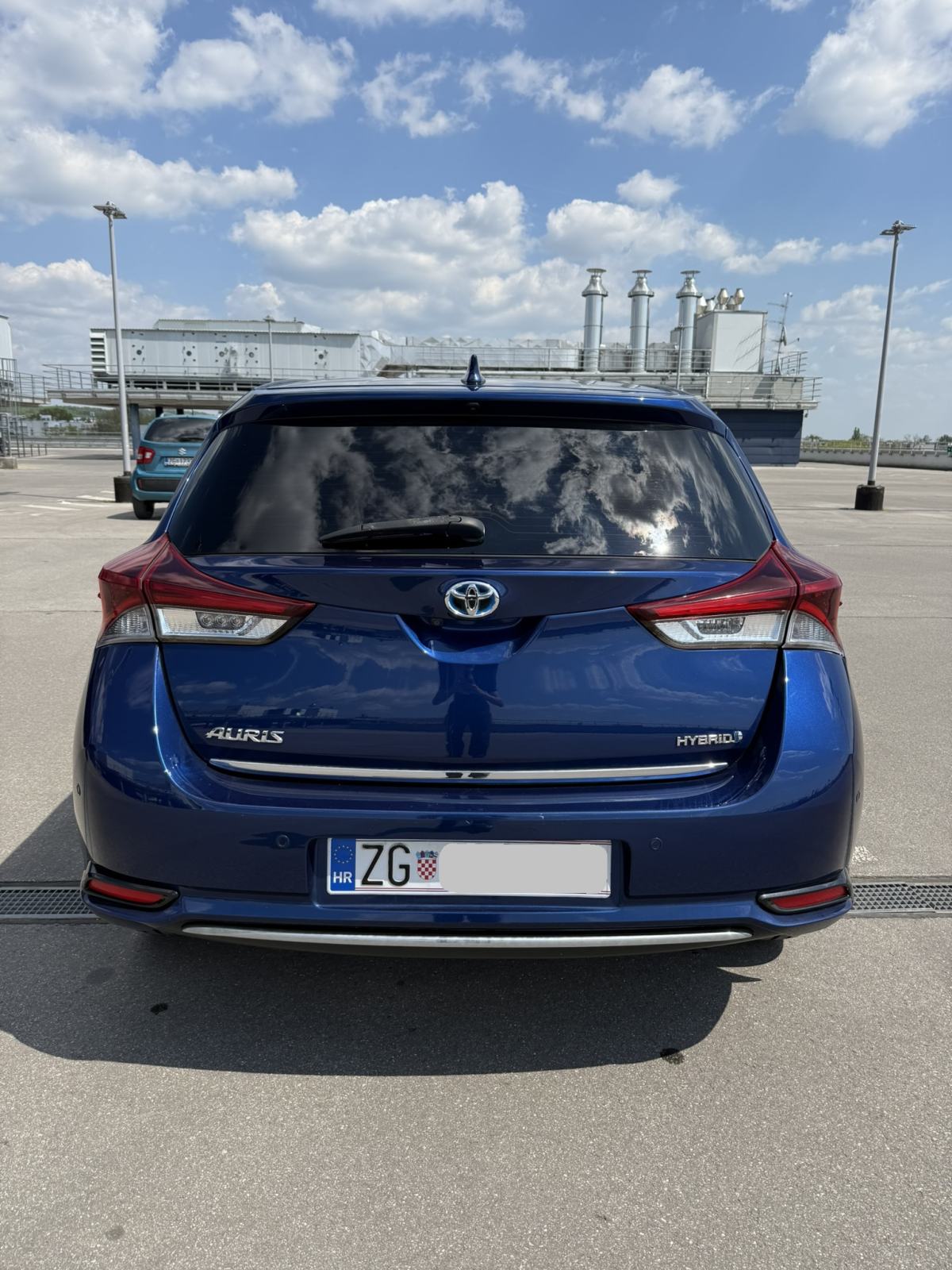 Toyota Auris 1,8 hybrid + zimski set guma, fotografija 4