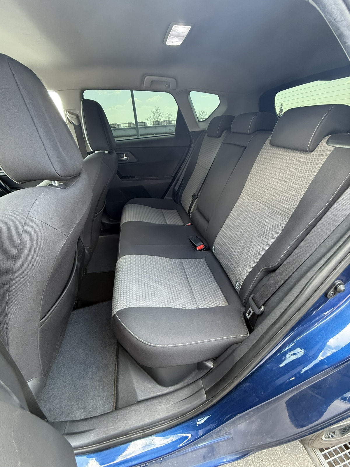 Toyota Auris 1,8 hybrid + zimski set guma, fotografija 10