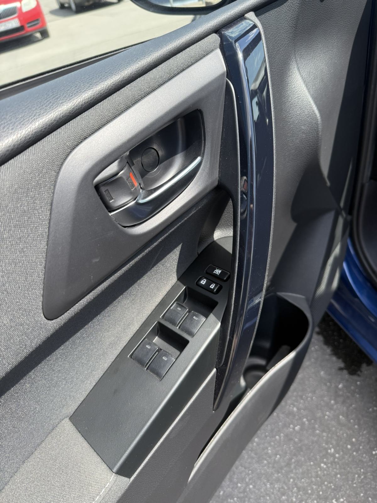 Toyota Auris 1,8 hybrid + zimski set guma, fotografija 14
