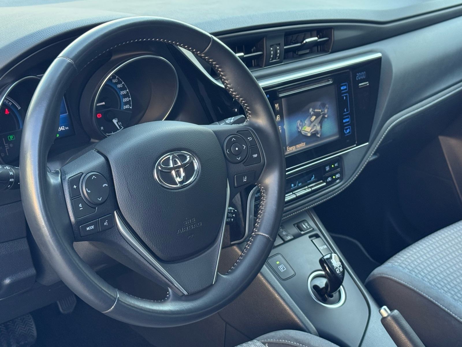 Toyota Auris 1,8 VVT-i HYBRID AUTOMATIK / KAMERA / NAVI / JAMSTVO, fotografija 10