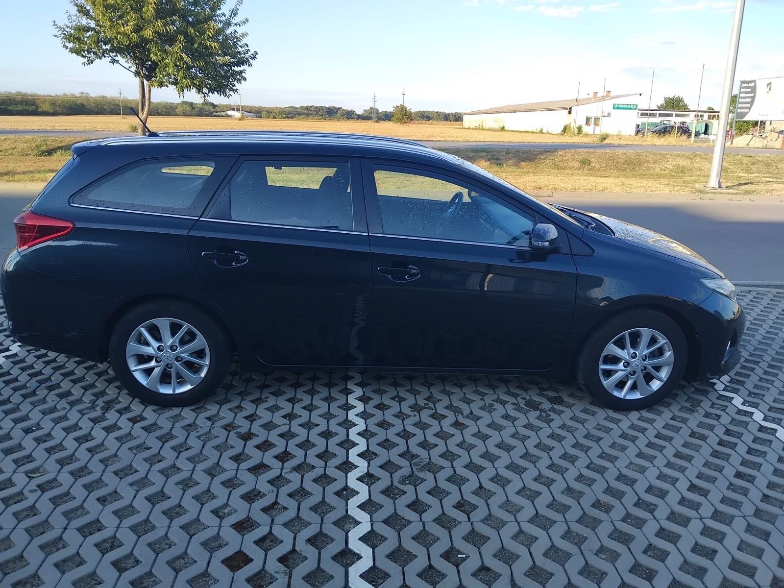 Toyota Auris karavan TS 1,4 D-4D, fotografija 2