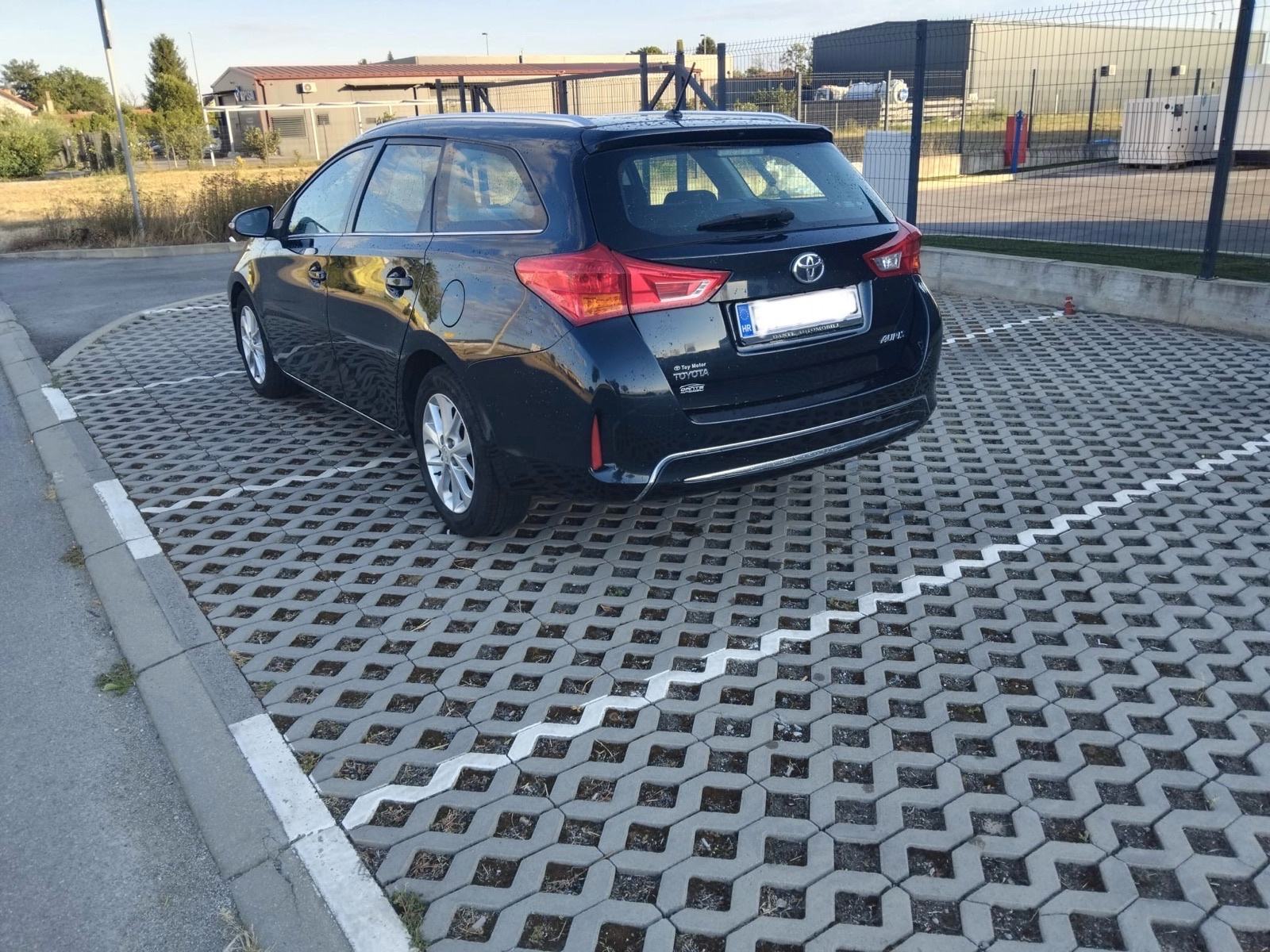 Toyota Auris karavan TS 1,4 D-4D, fotografija 3